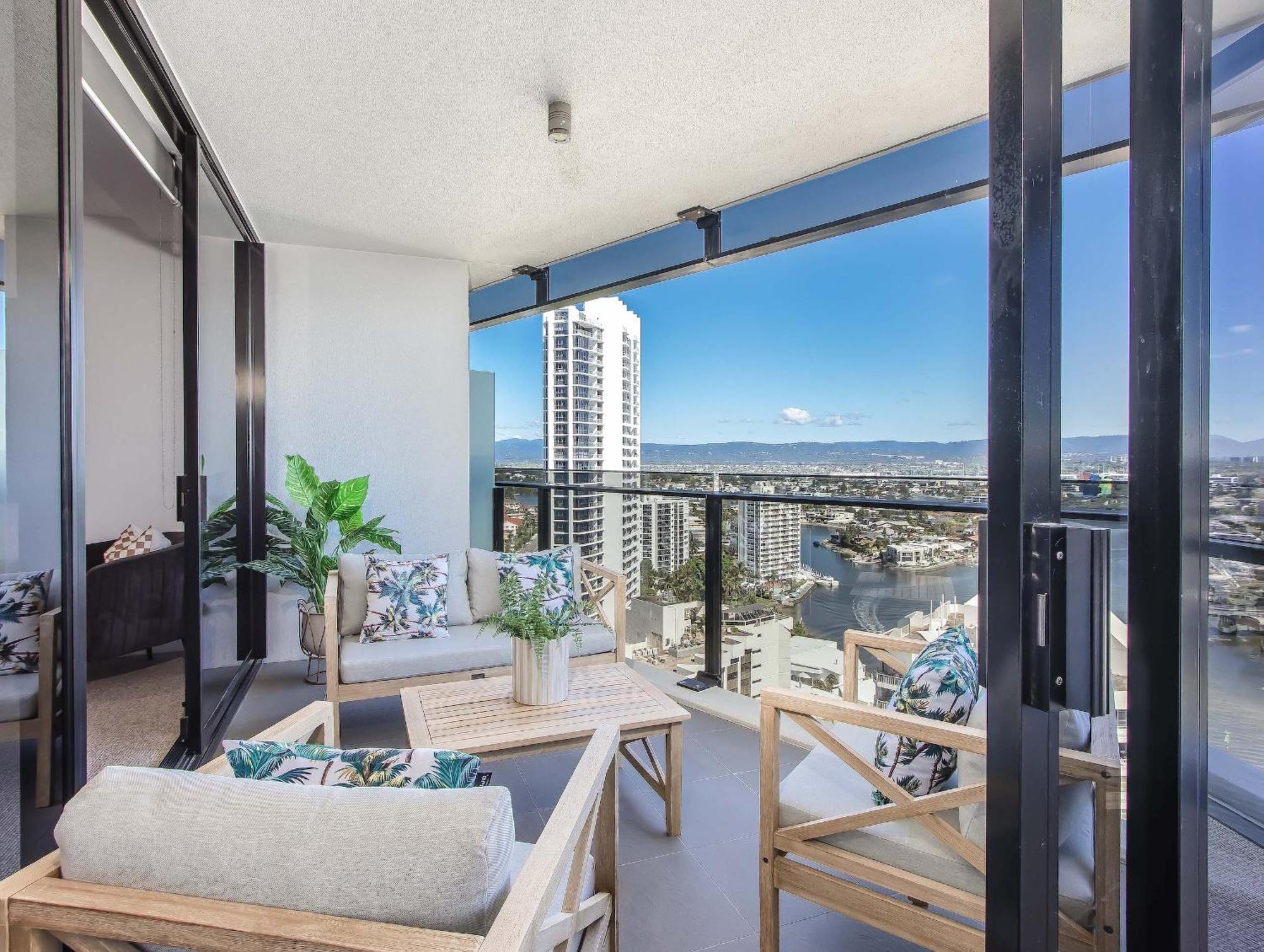 Circle On Cavill - Hosted By Coastal Letting Apartment Gold Coast Exterior photo