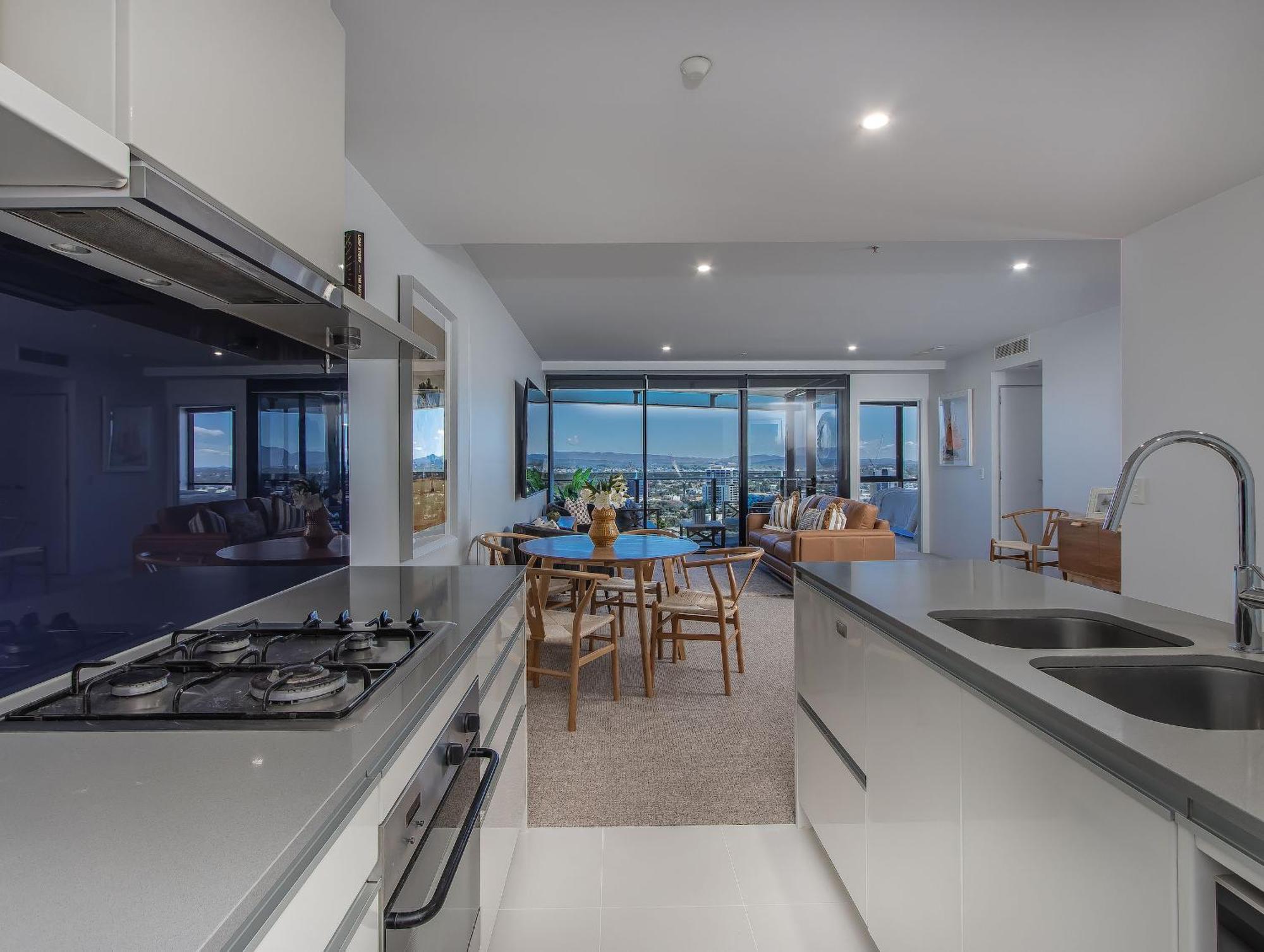 Circle On Cavill - Hosted By Coastal Letting Apartment Gold Coast Exterior photo