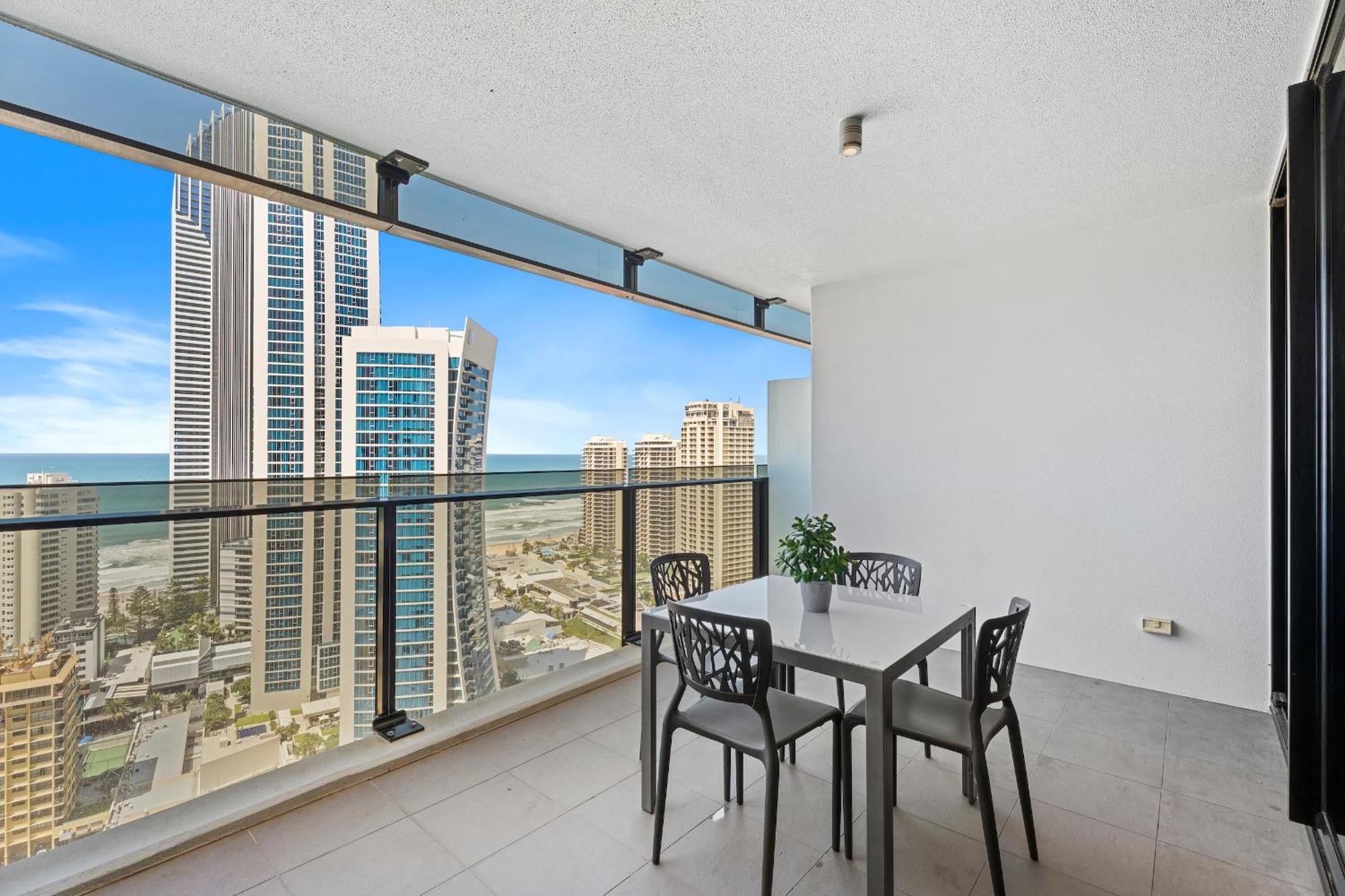 Circle On Cavill - Hosted By Coastal Letting Apartment Gold Coast Exterior photo